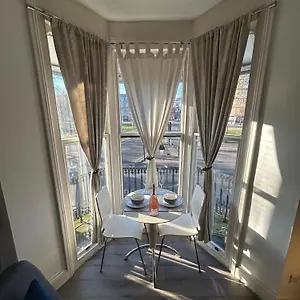 apt-spacious-central.brighton-hotels-england.com/